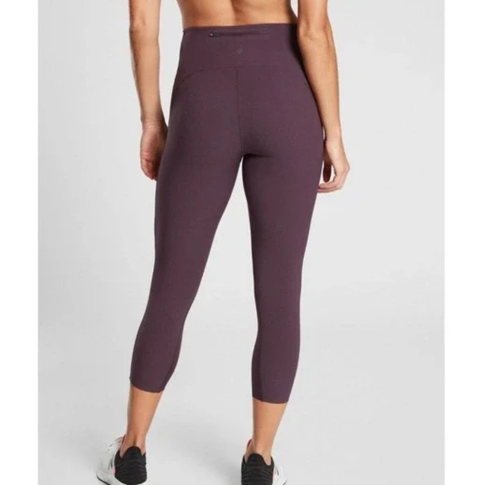 Athleta Ultimate Dobby Mesh Capri Leggings High Rise Mulberry Rose Purple Small
